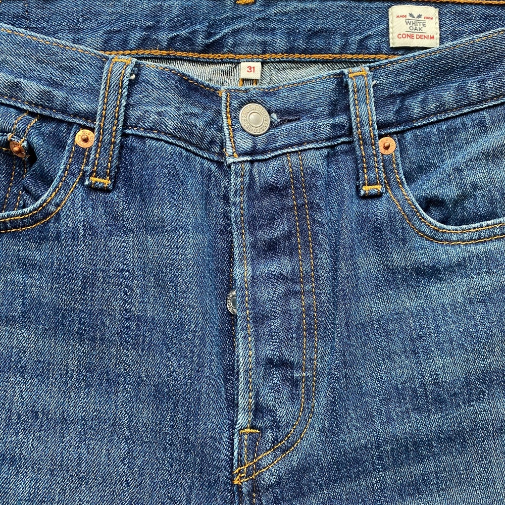 LEVIS Straight Leg - Picture 2 of 4